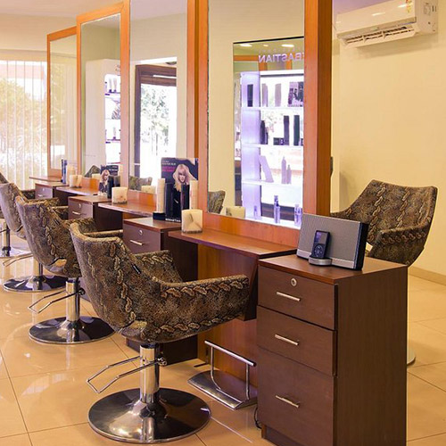 Looks Salon, Sangam Courtyard